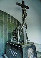 Надгробие А. С. Грибоедова. 1833 г. Скульптор В. И. Демут-Малиновский (мон-рь св. Давида, Тбилиси)