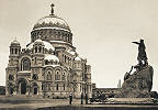 Никольский Морской собор и памятник адмиралу С. О. Макарову. Фотография. Ок. 1914 г.