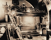 Рака прп. Нила Сорского перед разборкой. Фотография. 1931 г.