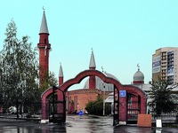Соборная мечеть имени шейха Кунта-хаджи Кишиева в Новосибирске. 2014 г. Фотография. 10-е гг. XXI в.