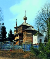 Церковь в честь Покрова Пресв. Богородицы на Высоком в Боровске (1-я четв. XVII в.) и часовня на месте погребения родителей прп. Пафнутия Боровского. Фотография. 2011 г.