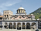 Кафоликон (1834–1837) и Хрелёва башня (1335). Фотография. 2015 г. Фото: М. М. Розинская