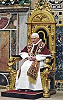 Папа Бенедикт XVI на папском престоле. Фотография. 2011 г. Фото: Peter Nguyen/Wikimedia Commons 