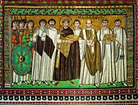 Выход имп. Юстиниана I. Нач. 40-х гг. VI в. Мозаика в алтаре. Фото: А. С. Зверев