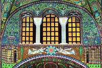 Мозаики юж. стены и люнеты пресбитерия. 544–546 гг. Фото: А. С. Зверев