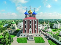 Вид на Успенский собор и Рязанский кремль. Фотография. 2001 г. Фото: А. Н. Яковлев