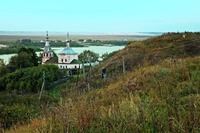 Вид на Преображенскую церковь (1735) с городища Ст. Рязань. Фотография. 2015 г. Фото: А. В. Слёзкин