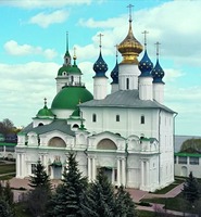 Церковь во имя свт. Иакова Ростовского (1824–1836) и Зачатиевский собор (1686). Фотография. 2017 г. Фото: Л. М. Сухова