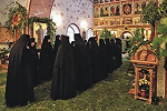 Богослужение на престольный праздник обители. Фотография. 10-е гг. ХХI в. Фото: akatovo.cerkov.ru