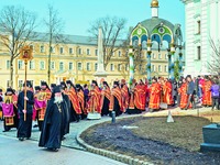 Крестный ход в понедельник Светлой седмицы в Троице-Сергиевой лавре. Фотография. 2018 г. Фото: А. Куприянов/ stsl.ru