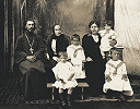 Сщмч. прот. Сергий Константинов, с семьей. Фотография. 10-е гг. XX в.