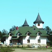 Церковь в честь Благовещения Пресв. Богородицы и во имя Св. Троицы нового скита Нифонта. 2005–2011 гг. Фото: Э. Драгнев