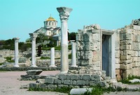 «Базилика 1935 г.» (кон. VI в.) и Владимирский собор в Херсонесе. Фотография. 2020 г. Фото: В. Е. Сусленков