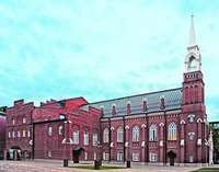 Здание бывш. лютеранской кирхи (ныне филармонии) во Владикавказе. 1909–1911 гг. Фотография. 2018 г. Фото: Rost.galis / Wikimedia.com