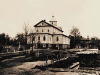 Церковь в честь Тихвинской иконы Божией Матери. 1846–1847 гг. Архит. А. А. Пахомов. Фотография. 1907 г.