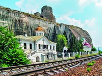 Инкерманский Свято-Климентовский пещерный монастырь и руины крепости Каламита. Фотография. 2020 г. Фото: В. Е. Сусленков