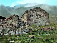 Церковь Гули-дзуар в с. Гули Алагирского р-на. XIV–XV (?) вв. Фотография. 2009 г. Фото: Д. В. Белецкий