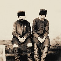 О. Симеон (Лаптев) (справа) и о. Антоний (Людиновсков). Фотография. 1951 г.