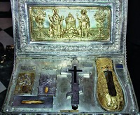 Ковчег со св. мощами (левой рукой) равноап. Марии Магдалины в мон-ре Симонопетра. Фото: go-athos.com