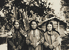 Женщины манси. Фотография из экспедиции У. Т. Сирелиуса. 1898–1900 гг.