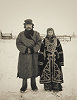 Супружеская пара хантов в зимней одежде. Иртыш. Фотография из экспедиции У. Т. Сирелиуса. 1898–1900 гг.