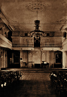 Большой зал Синодального училища цер-ковного пения (ныне Рахманиновский зал Московской государственной консерватории им. П. И. Чайковского). Фотография Д. Быстрицкого. 1895 г.