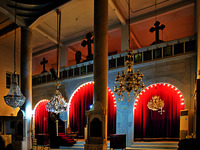 Интерьер кафедрального сиро-яковитского собора во имя вмч. Георгия в Дамаске. Фотография. 2021 г. Фото: А. Ю. Виноградов