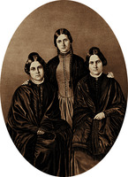 Сестры Фокс и миссис Фиш. Фотография. 1852 г. Фото: Wikimedia Commons