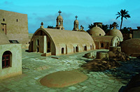 Внутренний двор монастыря Римлян (Дейр-эль-Барамус). Фотография. 2021 г. Фото: Л. К. Масель-Санчес