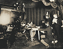 Левитация стола во время сеанса с медиумом Е. Палладио 8 нояб. 1898 г. Фотография Х. Мэре. Фото: Wikimedia Commons