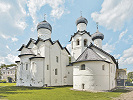 Преображенский собор (1442), колокольня (1628?) и Рождественская церковь (между 1615 и 1624). Фотография. 2016 г. Фото: А. В. Слезкин