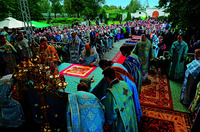 Литургия на праздник Успения Пресв. Богородицы и 900-летие монастыря, возглавляемая митр. С.-Петербургским и Ладожским Варсонофием (Судаковым). Фотография. 28 авг. 2016 г. Фото: mitropolia.spb.ru