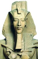 Колосс Эхнатона. XIV в. до Р.Х. (Египетский музей, Каир)
