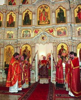 Архиерейский Великий вход. Литургию совершает Патриарх Московский и всея Руси Алексий II