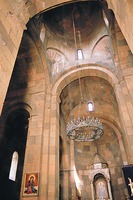 Интерьер храма св. Гаиании (Гаяне) в Эчмиадзине (Армения). VII в.