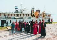 Крестный ход по Сев. Двине, посвященный 2000-летию Рождества Христова. Фотография. Июнь 2000 г.