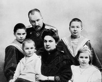 Е. С. Боткин с женой и детьми. Фотография. 90-е гг. XIX в.