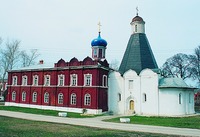 Успенская церковь с трапезной и богадельней. Фотография. 2003 г.