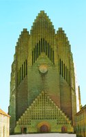 Здание грундвигианской церкви в Копенгагене. 1921 - 1940 гг. Архитекторы П. В. Енсен-Клинт, К. Клинт