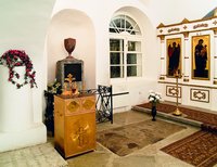 Место первоначального захоронения Г. Р. Державина в Преображенском соборе Варлаамиева Хутынского мон-ря. Фотография. 2006 г.