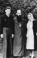 Алексей Ридигер с родителями - прот. Михаилом и Еленой Иосифовной. 1946 г.