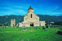 Церковь и монумент в Одзуне. Сер. VII в.