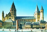 Кафедральный собор в Майнце. Начат в 1081 г., основное строительство с 1118 по 1137 гг. Фотография. 90-е гг. XX в.