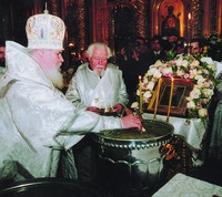 Патриарх Московский и всея Руси Алексий II совершает великое водоосвящение в московском Богоявленском соборе в Елохове